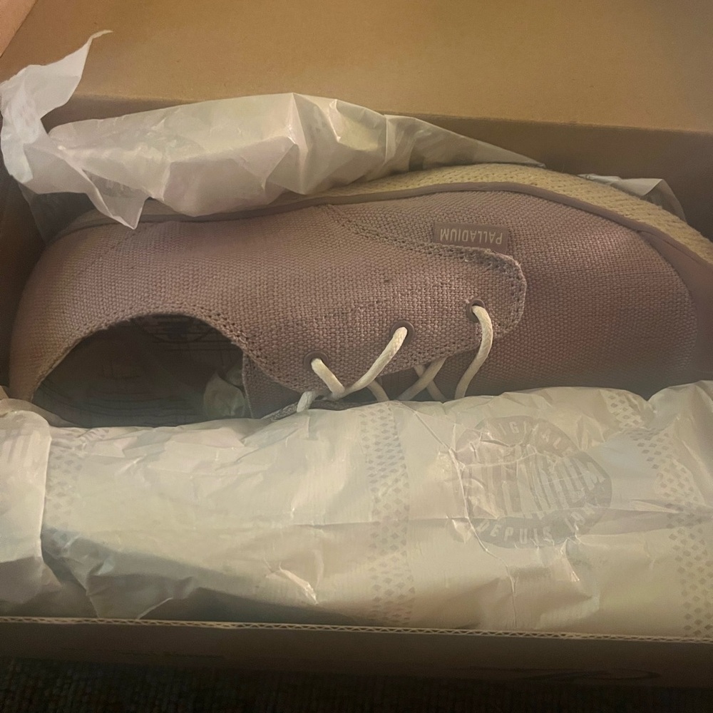 Palladium Size 8 1/2 Women’s Sneakers